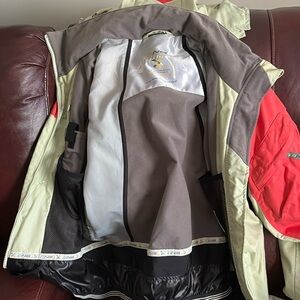 Women’s 2 piece ski/snowboard suit size 8. Excellent condition. Has a hood.